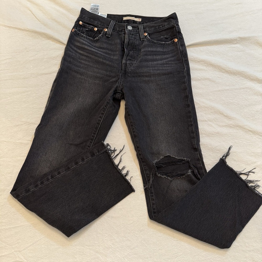 Levi's Premium Wedgie Straight Jeans 26 Black Distressed Knee Raw Hem 100% Cotto